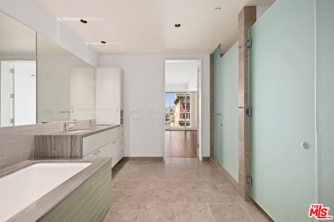6250 Hollywood Blvd Unit: 12I