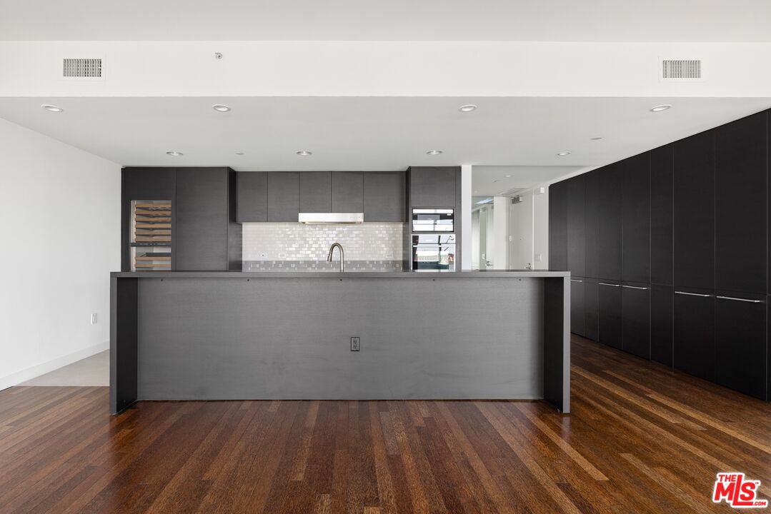 6250 Hollywood Blvd Unit: 12I