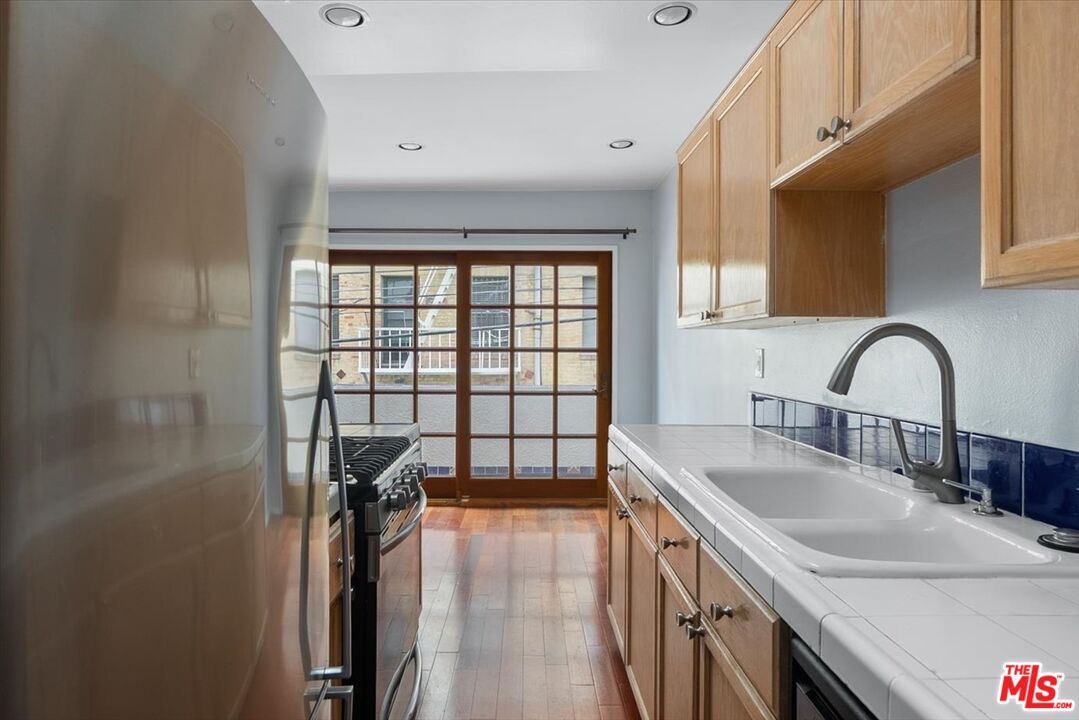 828 5th St Unit: 10