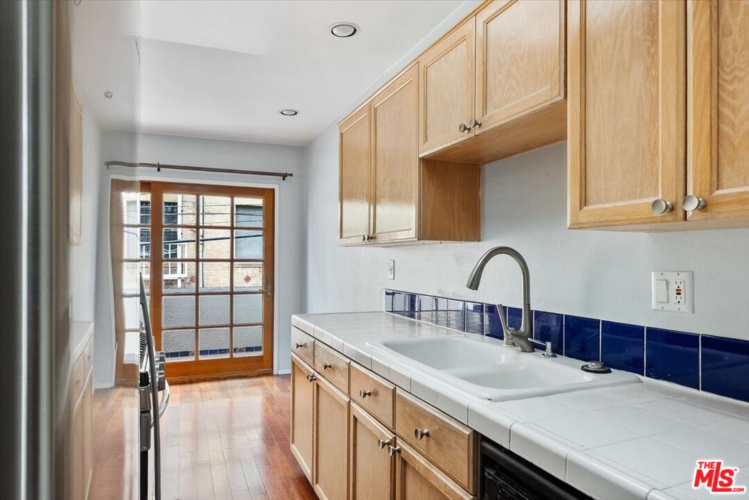 828 5th St Unit: 10