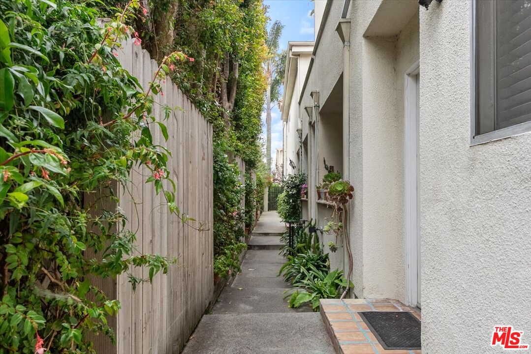 828 5th St Unit: 10