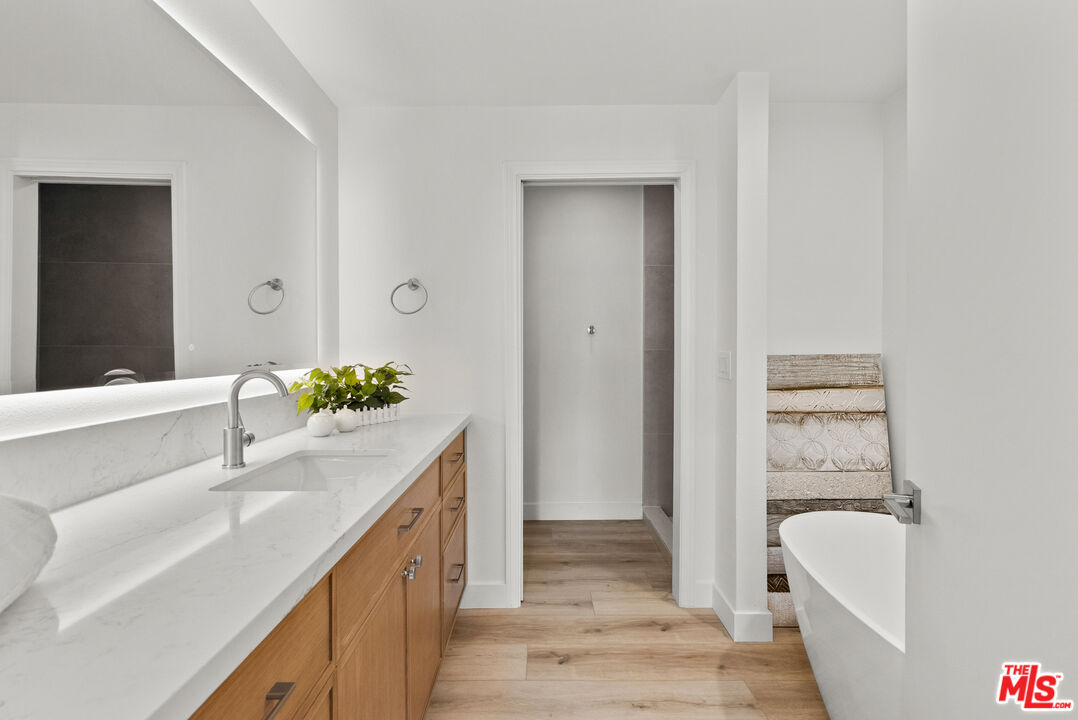 1880 Veteran Ave Unit: 306