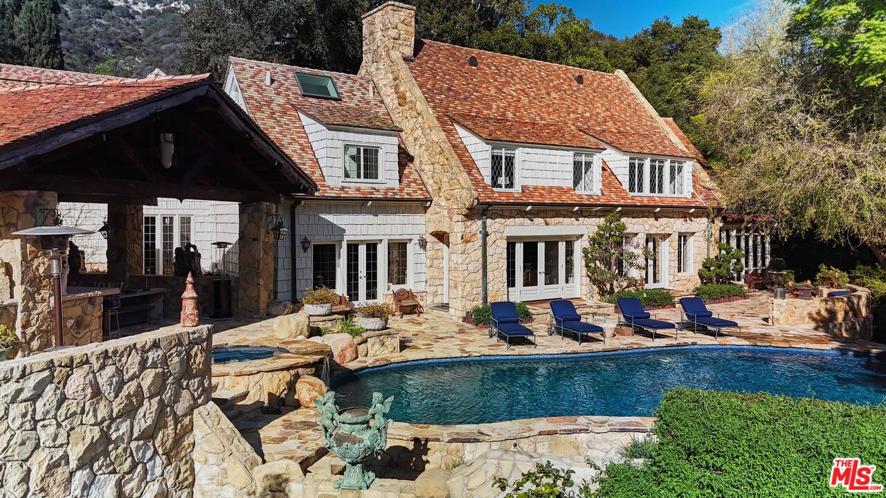 9631 Cedarbrook Dr