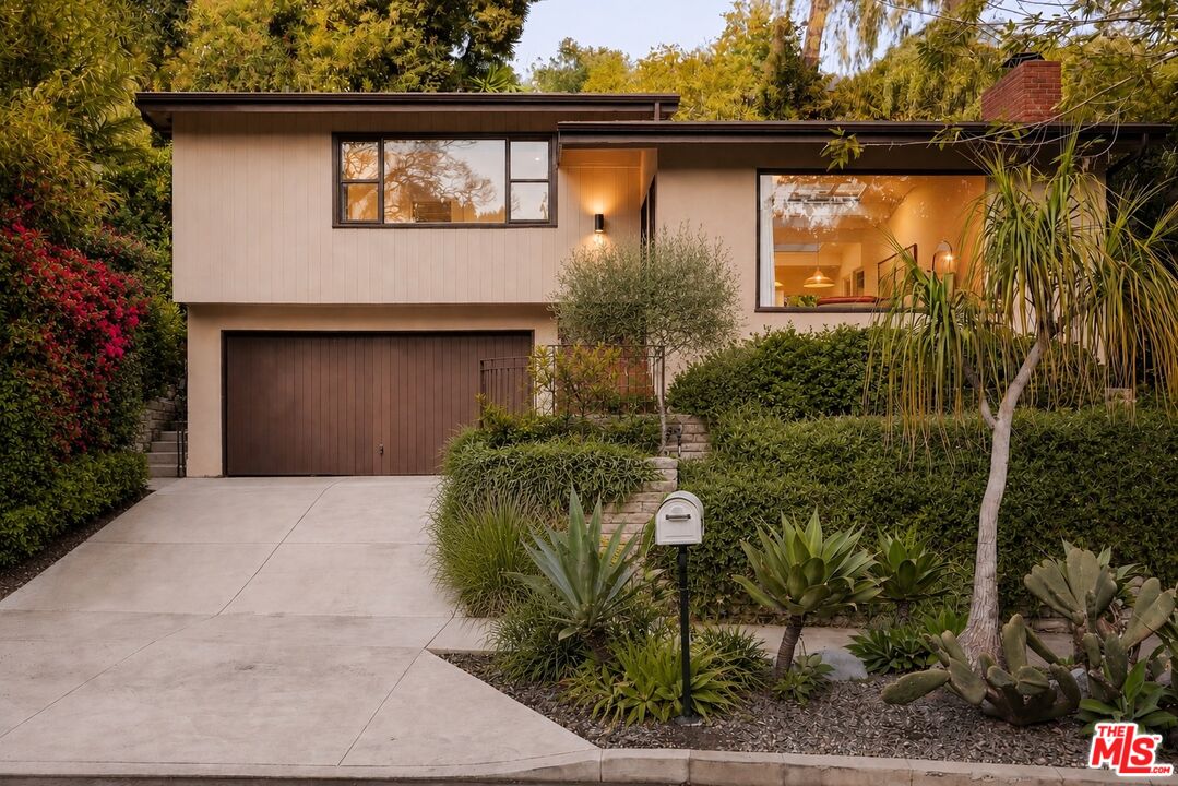 588 Dryad Rd