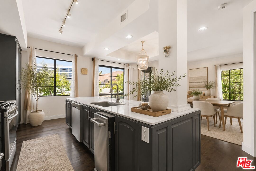 234 S Gale Dr Unit: 209
