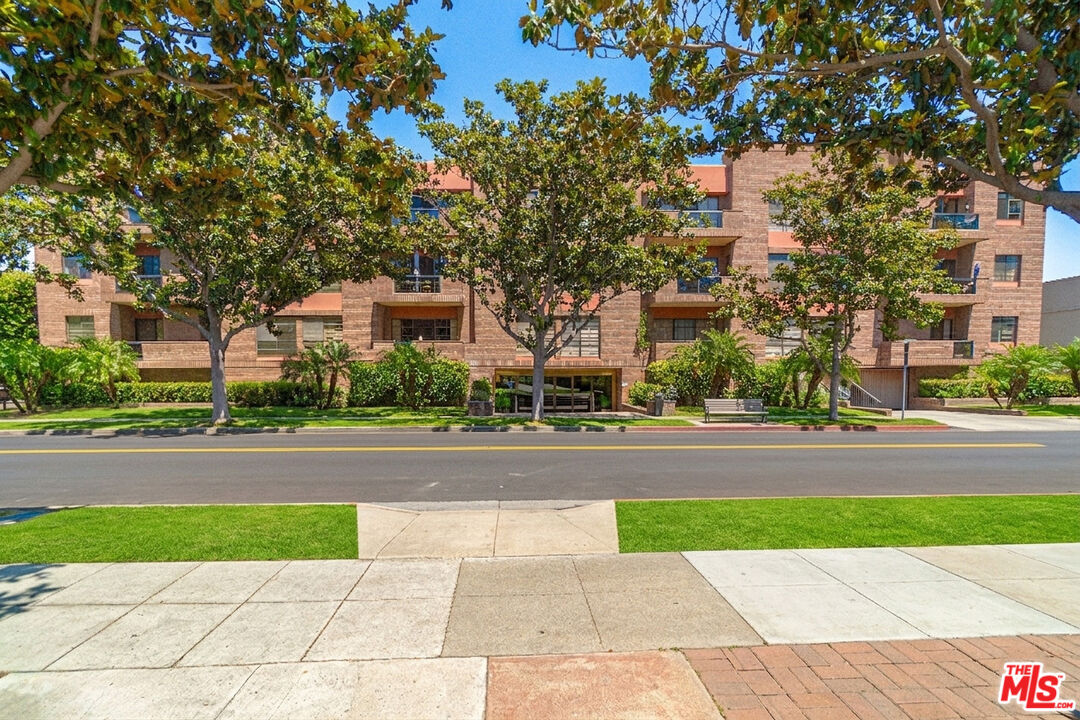 234 S Gale Dr Unit: 209