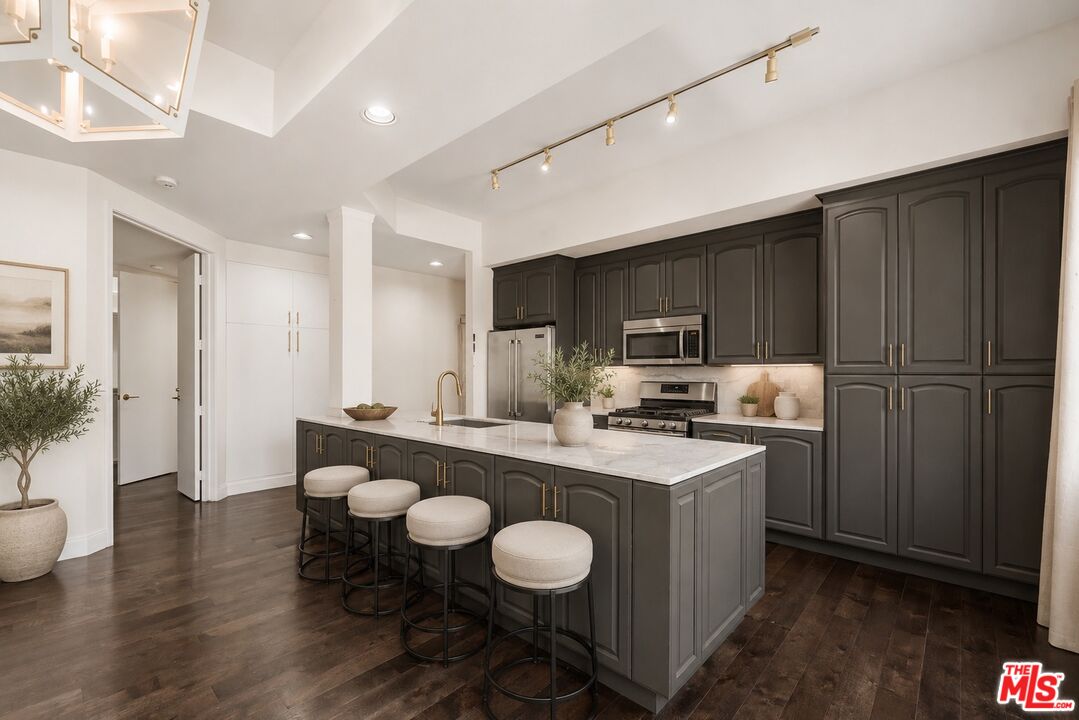 234 S Gale Dr Unit: 209