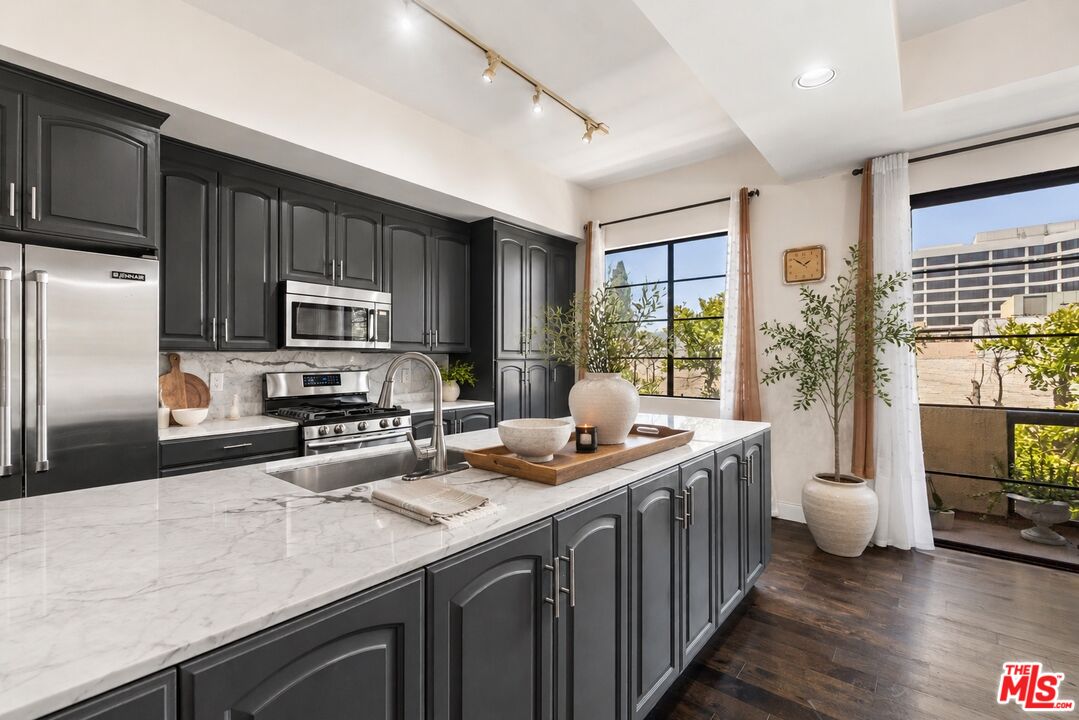 234 S Gale Dr Unit: 209