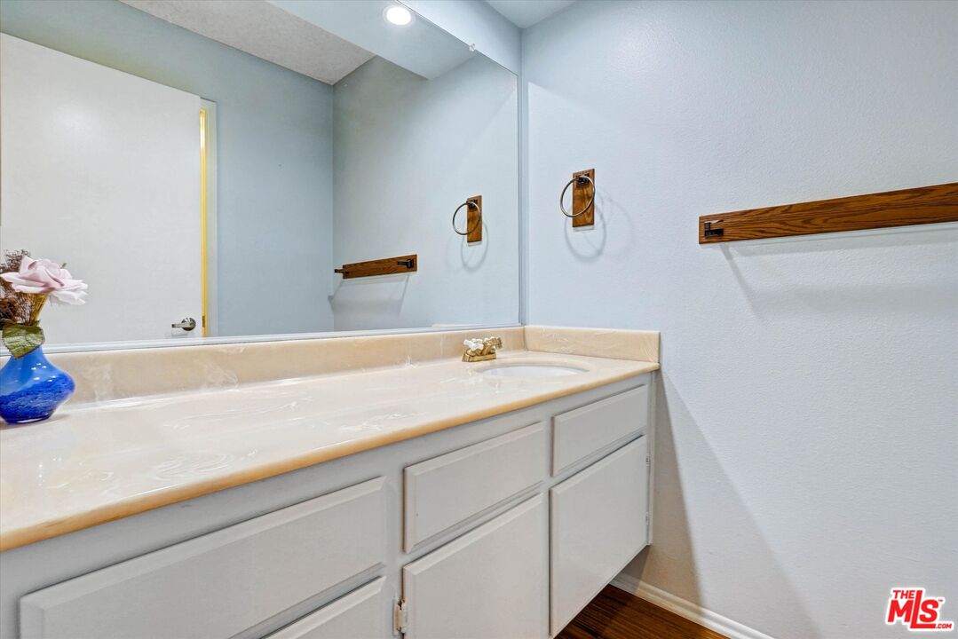 6716 Clybourn Ave Unit: 149