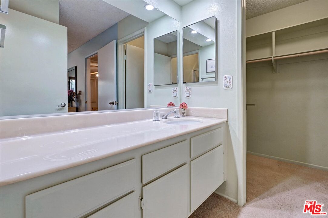 6716 Clybourn Ave Unit: 149