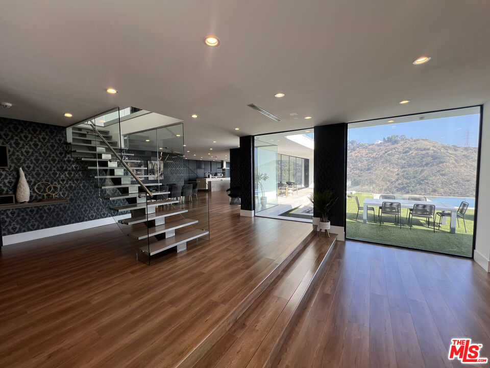 2110 HERCULES DR