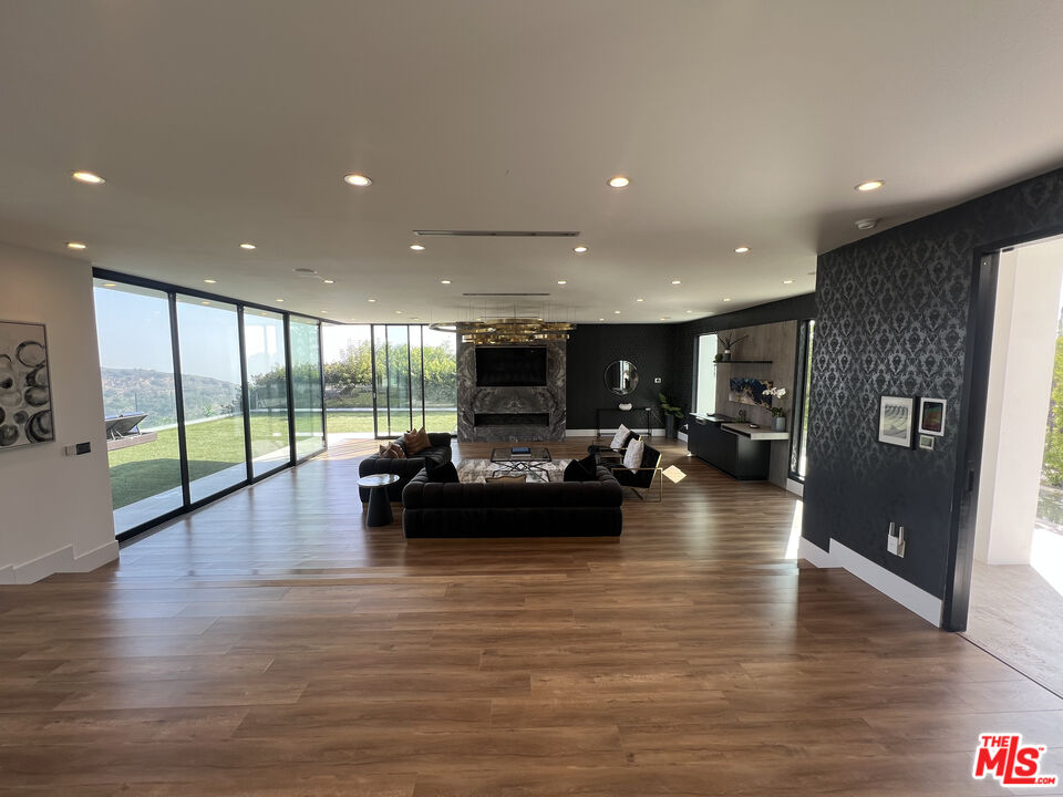 2110 HERCULES DR