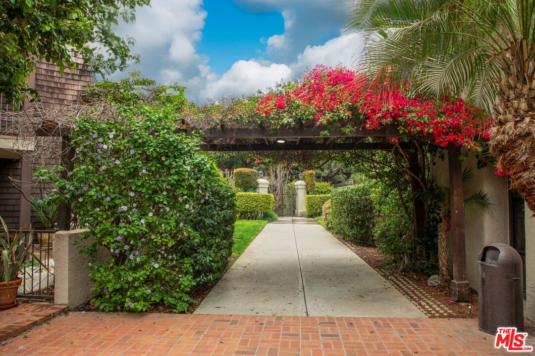 950 N Kings Rd Unit: 245