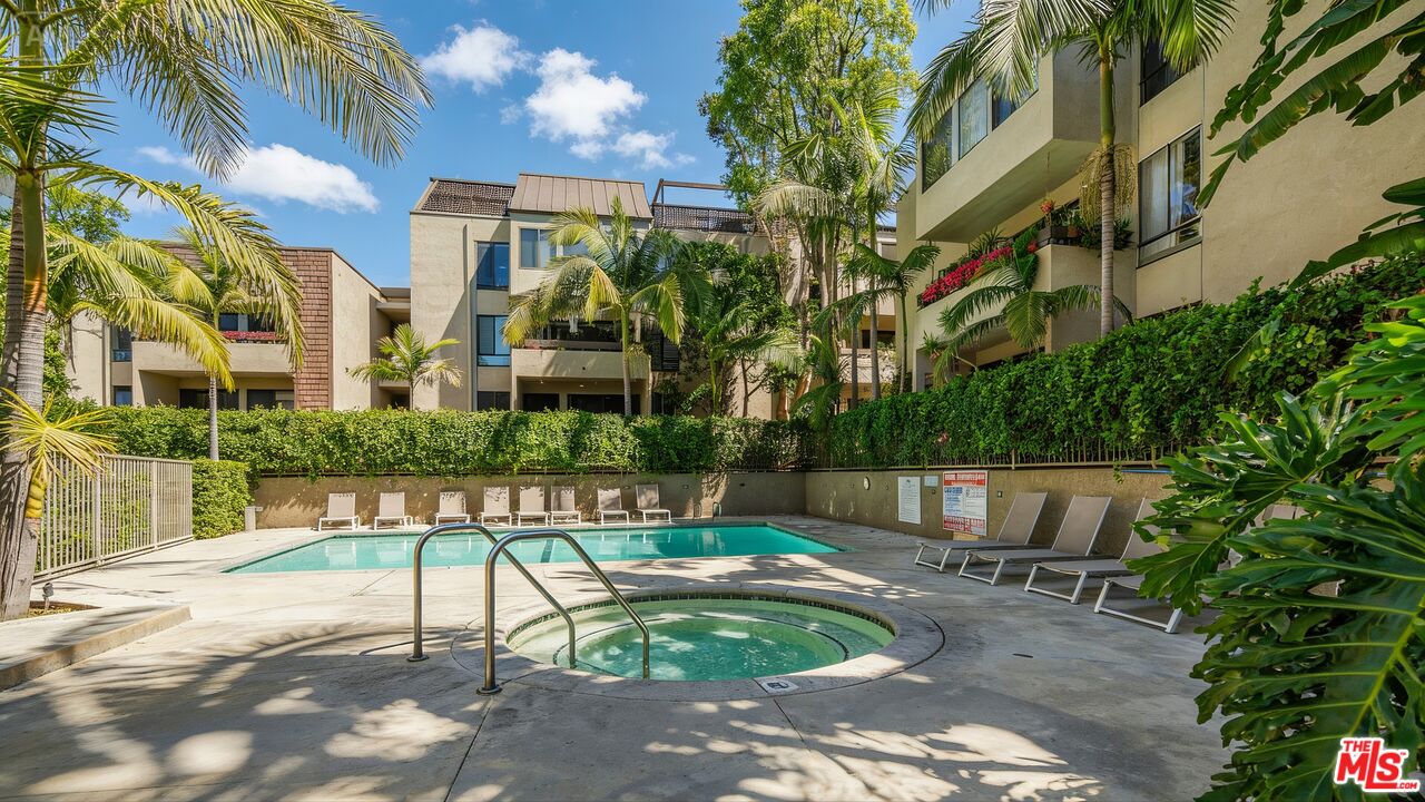 950 N Kings Rd Unit: 245