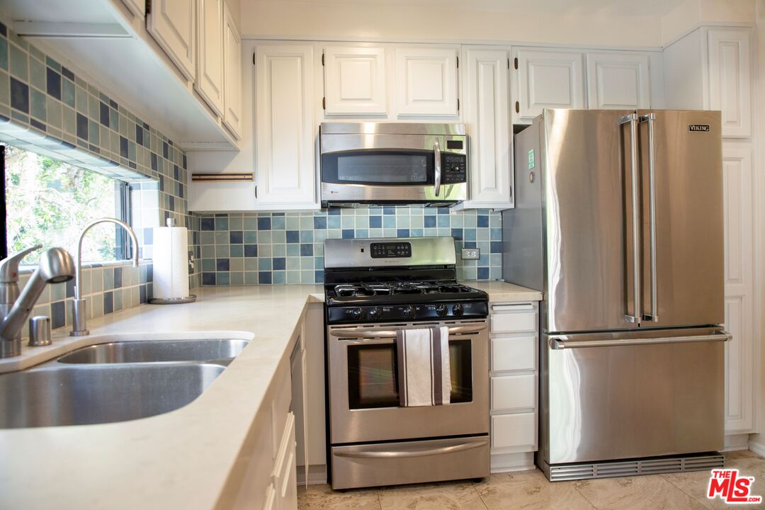 950 N Kings Rd Unit: 245