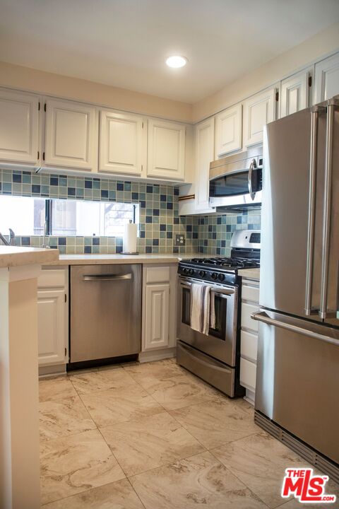 950 N Kings Rd Unit: 245