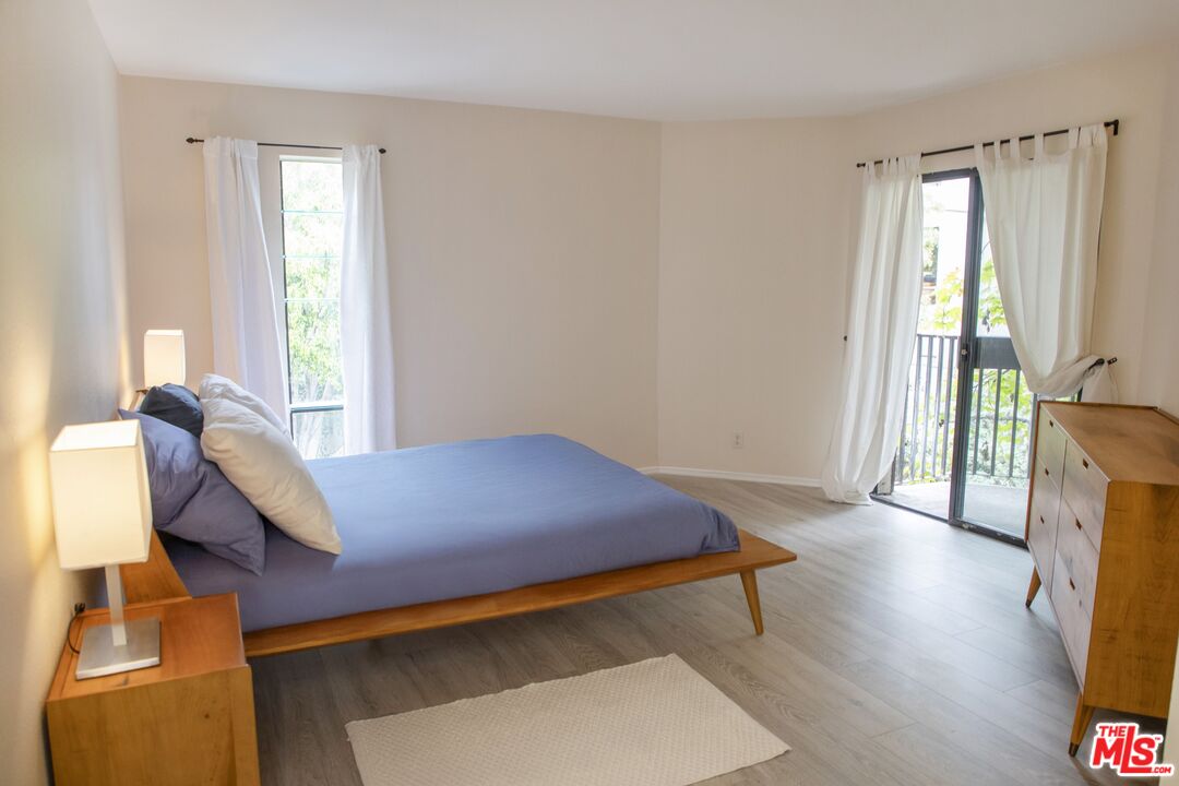 950 N Kings Rd Unit: 245