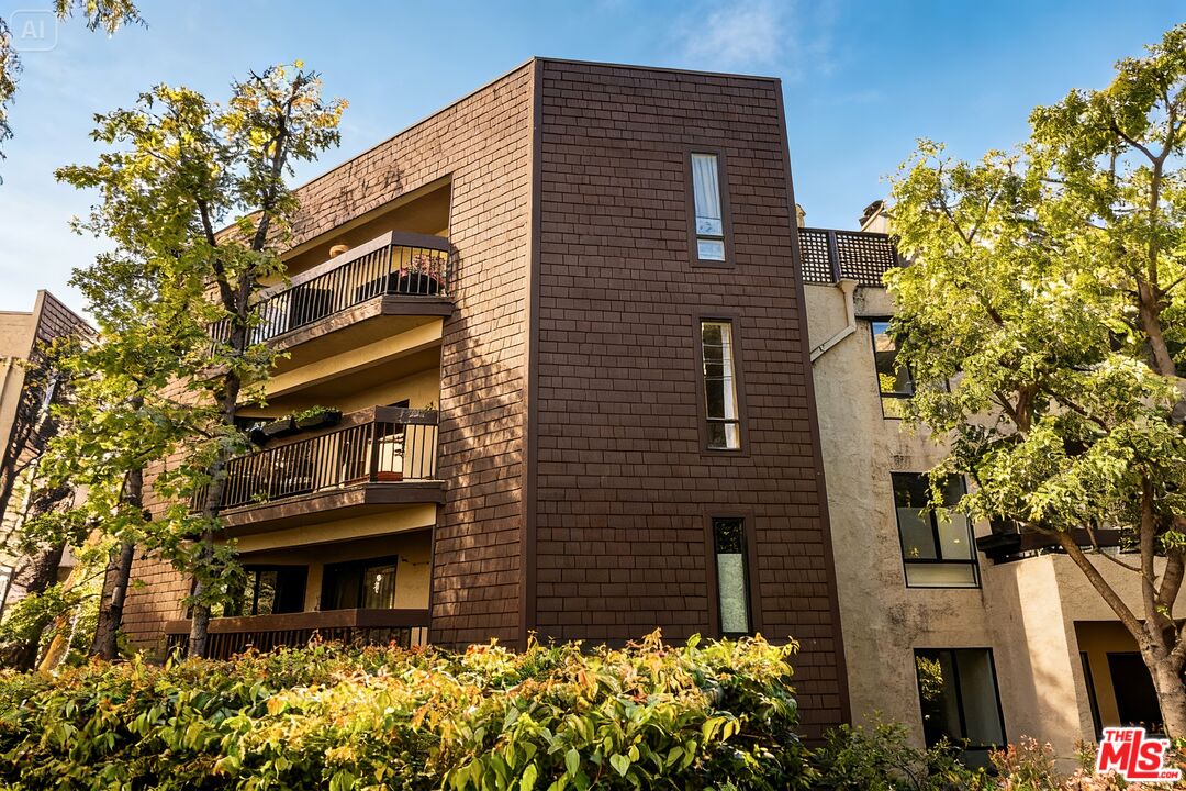 950 N Kings Rd Unit: 245