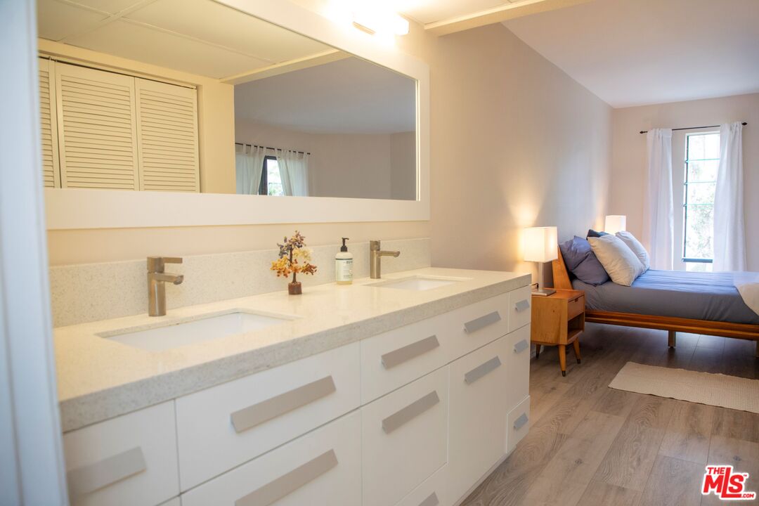 950 N Kings Rd Unit: 245