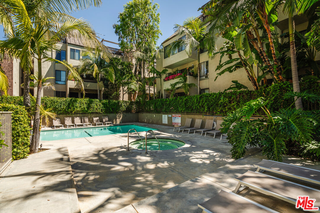 950 N Kings Rd Unit: 245