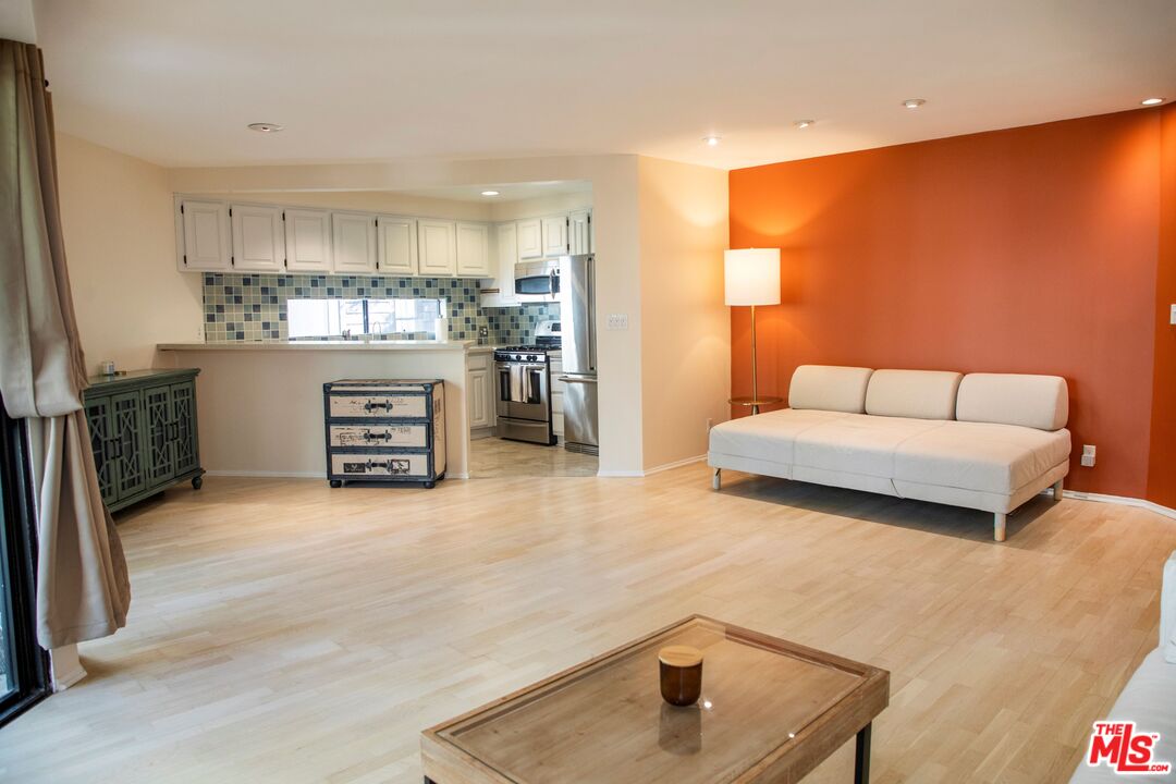950 N Kings Rd Unit: 245