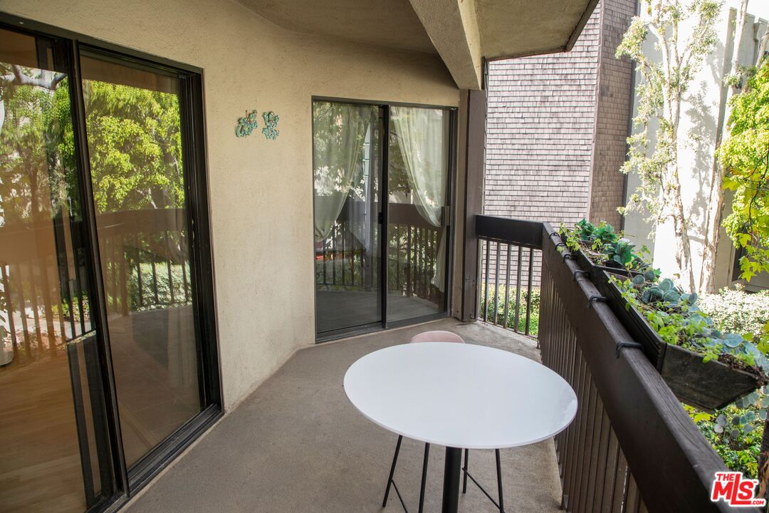 950 N Kings Rd Unit: 245