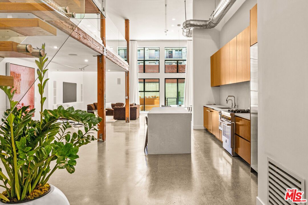 4115 Glencoe Ave Unit: 107