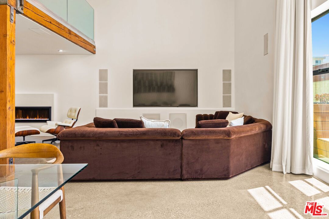4115 Glencoe Ave Unit: 107