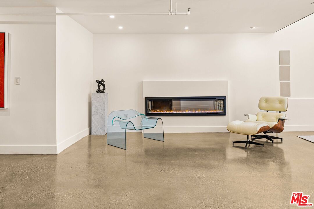 4115 Glencoe Ave Unit: 107