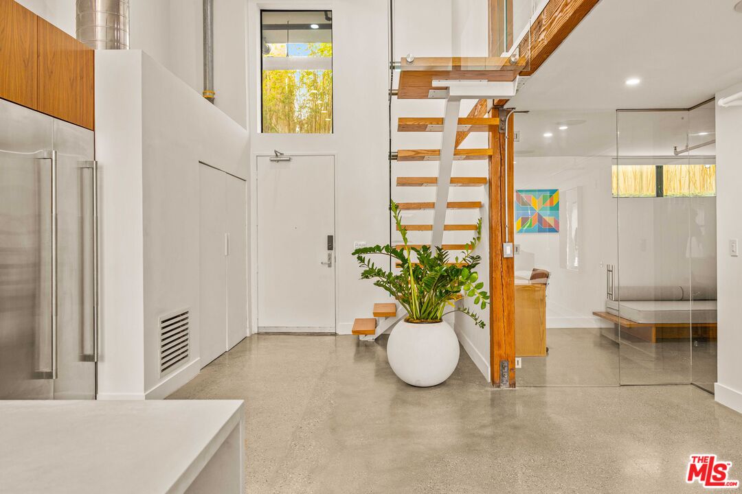 4115 Glencoe Ave Unit: 107
