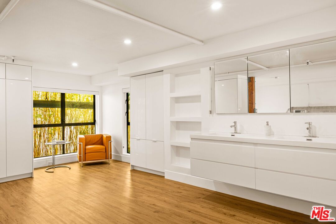4115 Glencoe Ave Unit: 107