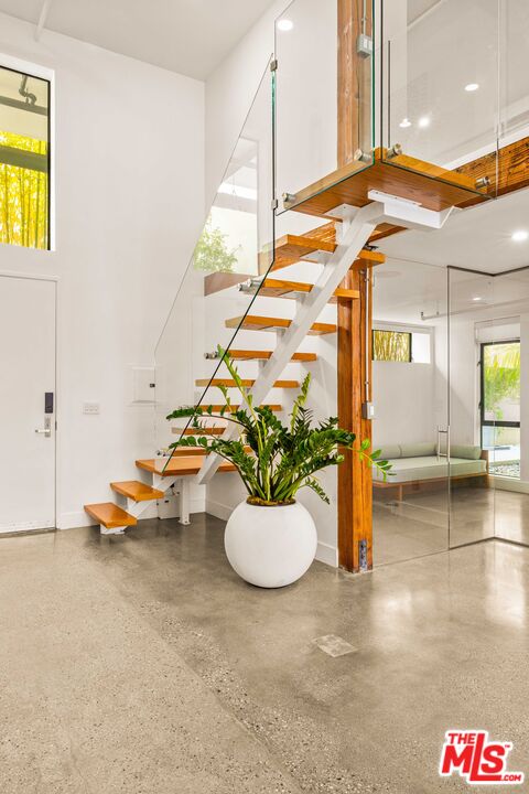 4115 Glencoe Ave Unit: 107
