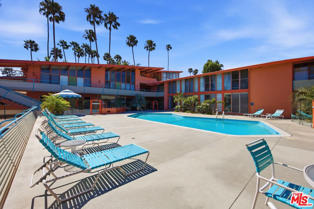 1400 N Hayworth Ave Unit: 2
