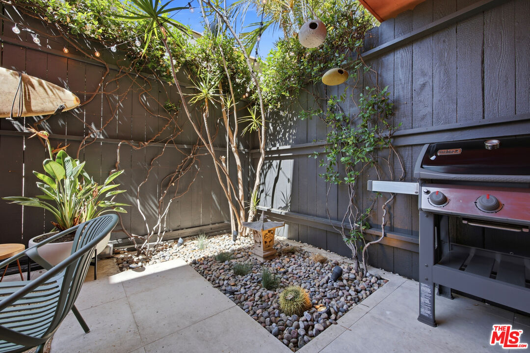1400 N Hayworth Ave Unit: 2