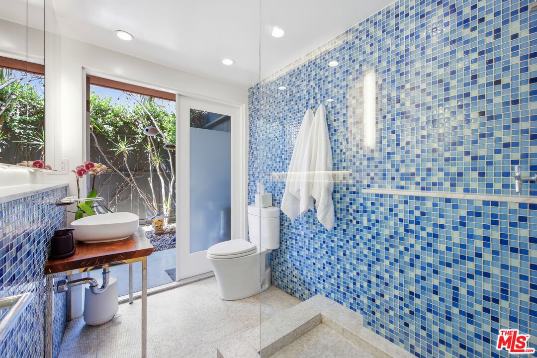 1400 N Hayworth Ave Unit: 2