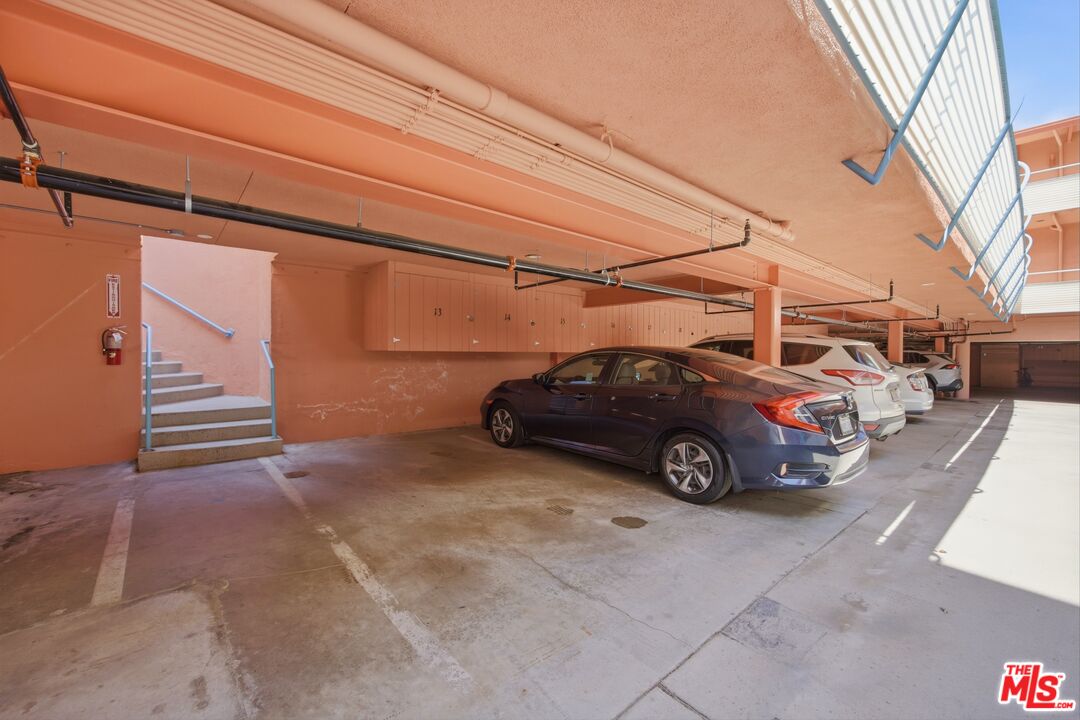 1400 N Hayworth Ave Unit: 2