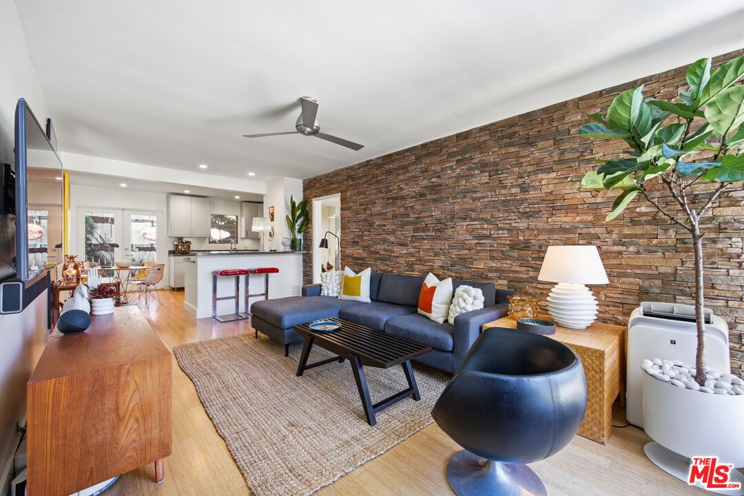1400 N Hayworth Ave Unit: 2