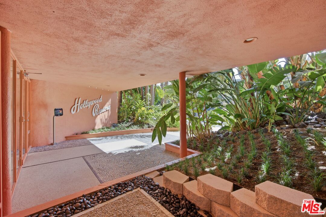 1400 N Hayworth Ave Unit: 2