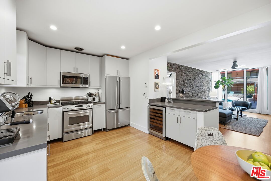 1400 N Hayworth Ave Unit: 2