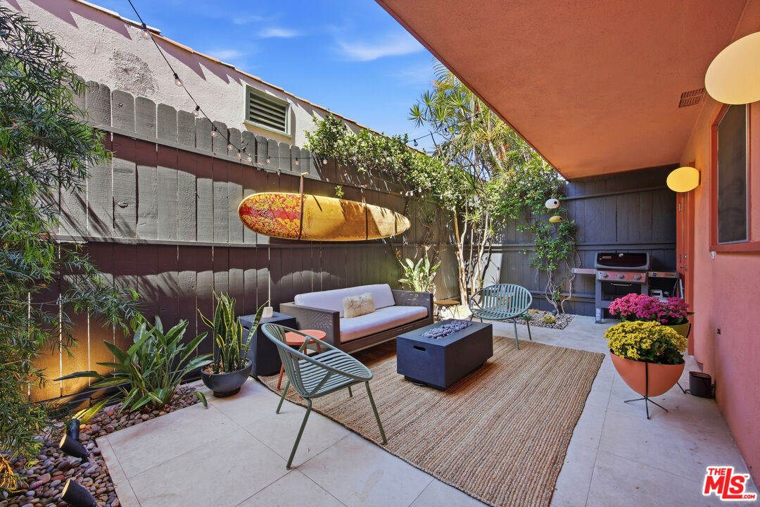 1400 N Hayworth Ave Unit: 2