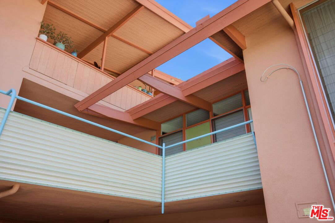1400 N Hayworth Ave Unit: 2