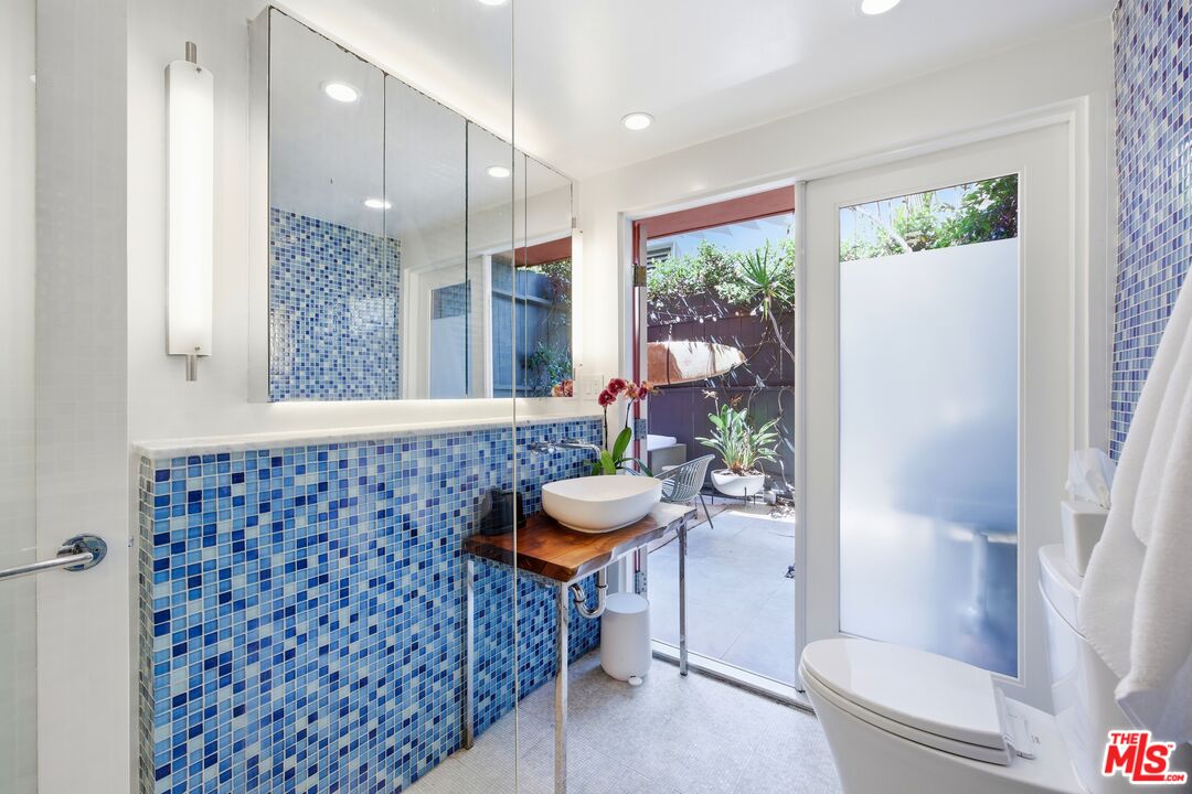 1400 N Hayworth Ave Unit: 2