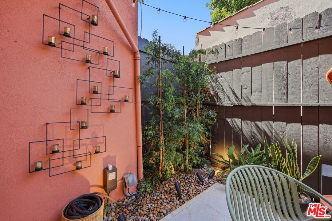 1400 N Hayworth Ave Unit: 2