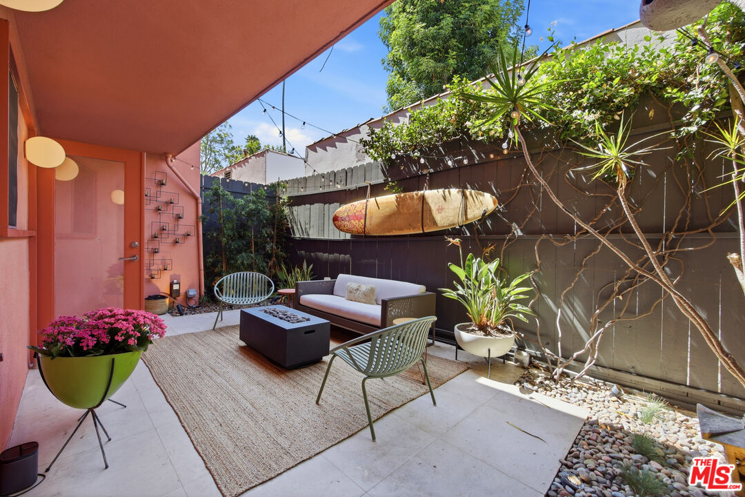 1400 N Hayworth Ave Unit: 2
