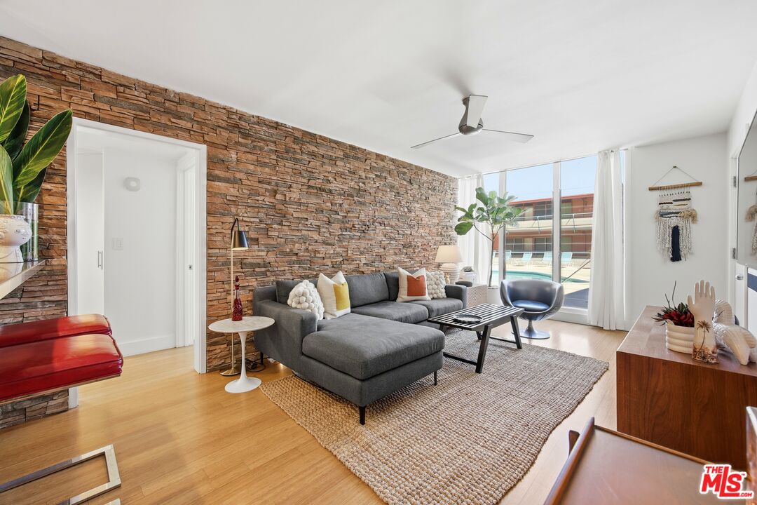 1400 N Hayworth Ave Unit: 2