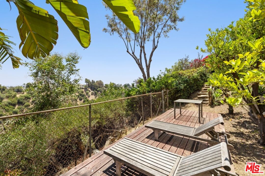2120 Linda Flora Dr