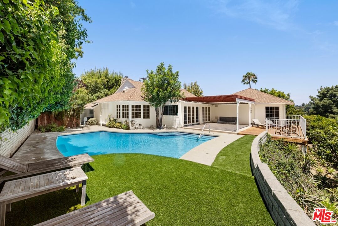 2120 Linda Flora Dr