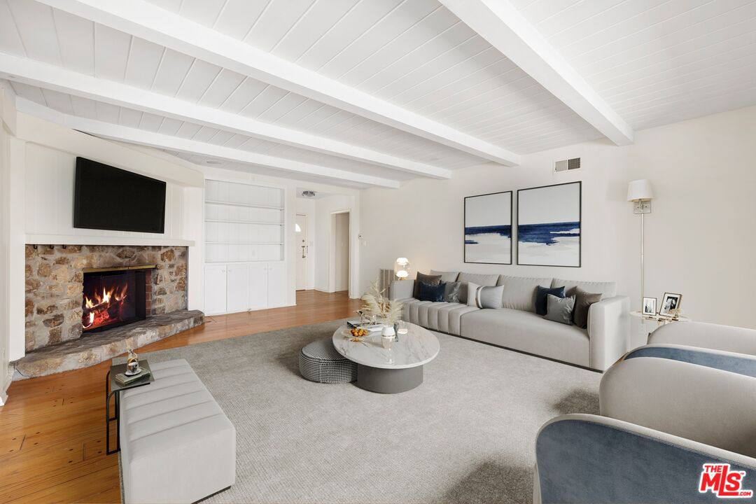 2120 Linda Flora Dr