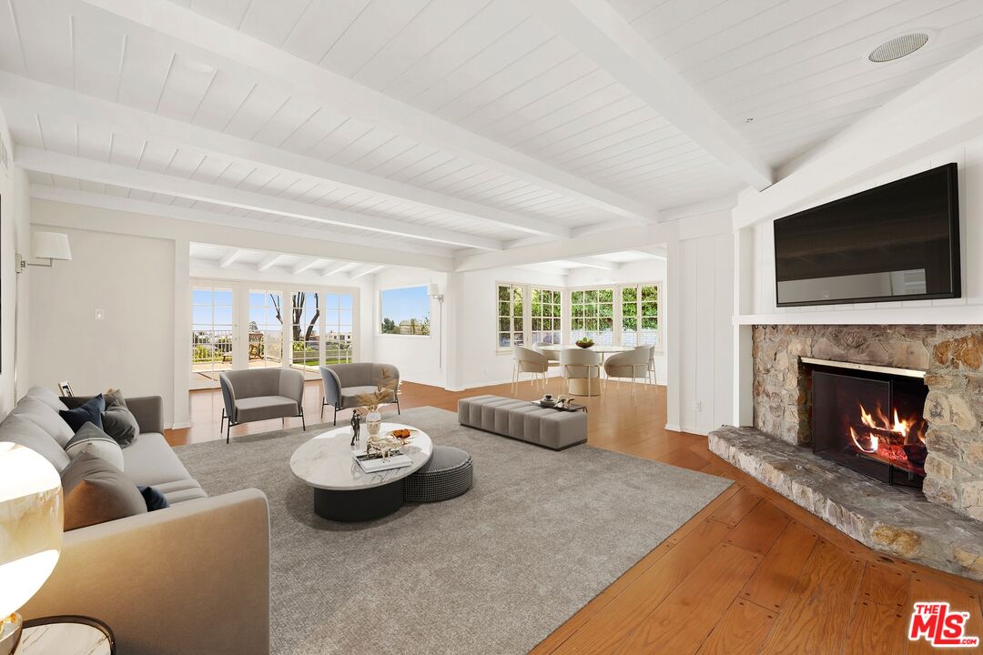 2120 Linda Flora Dr