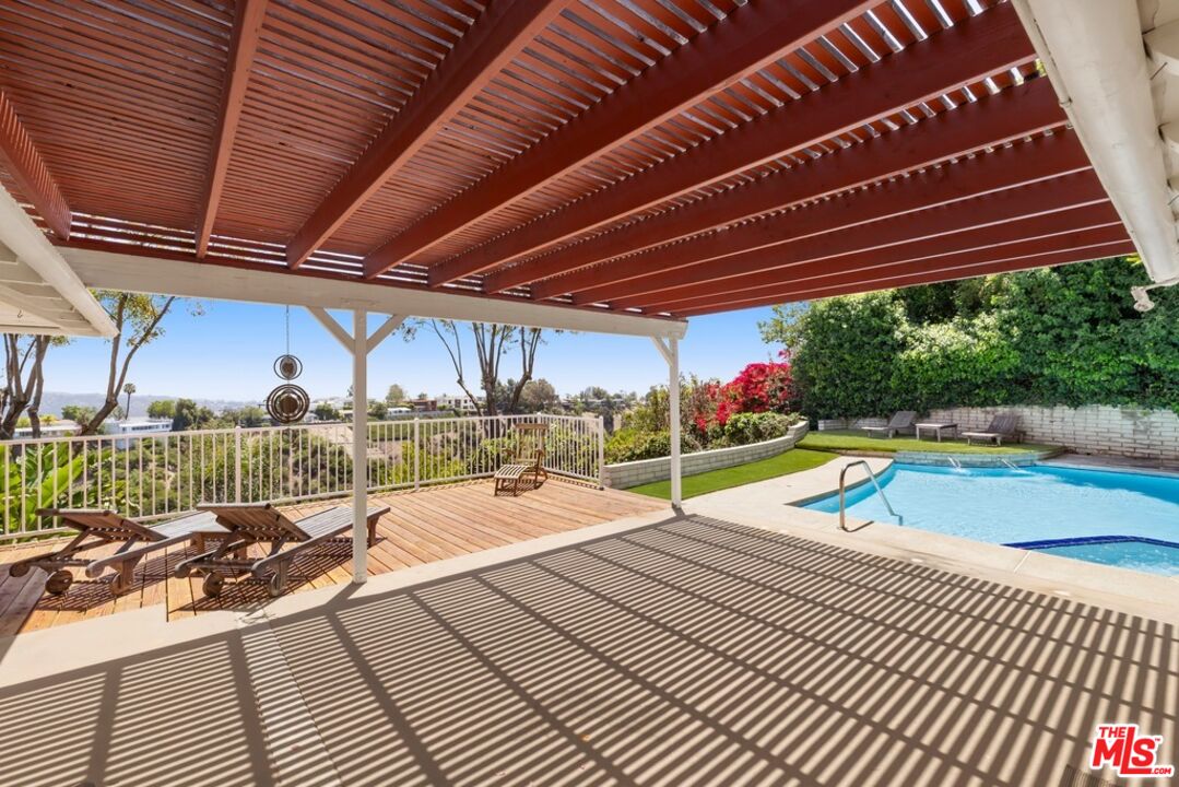 2120 Linda Flora Dr